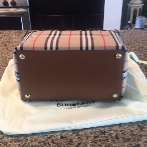 Sold out NWT Burberry Signature Print   Belt Bag - Picture 3 of 8